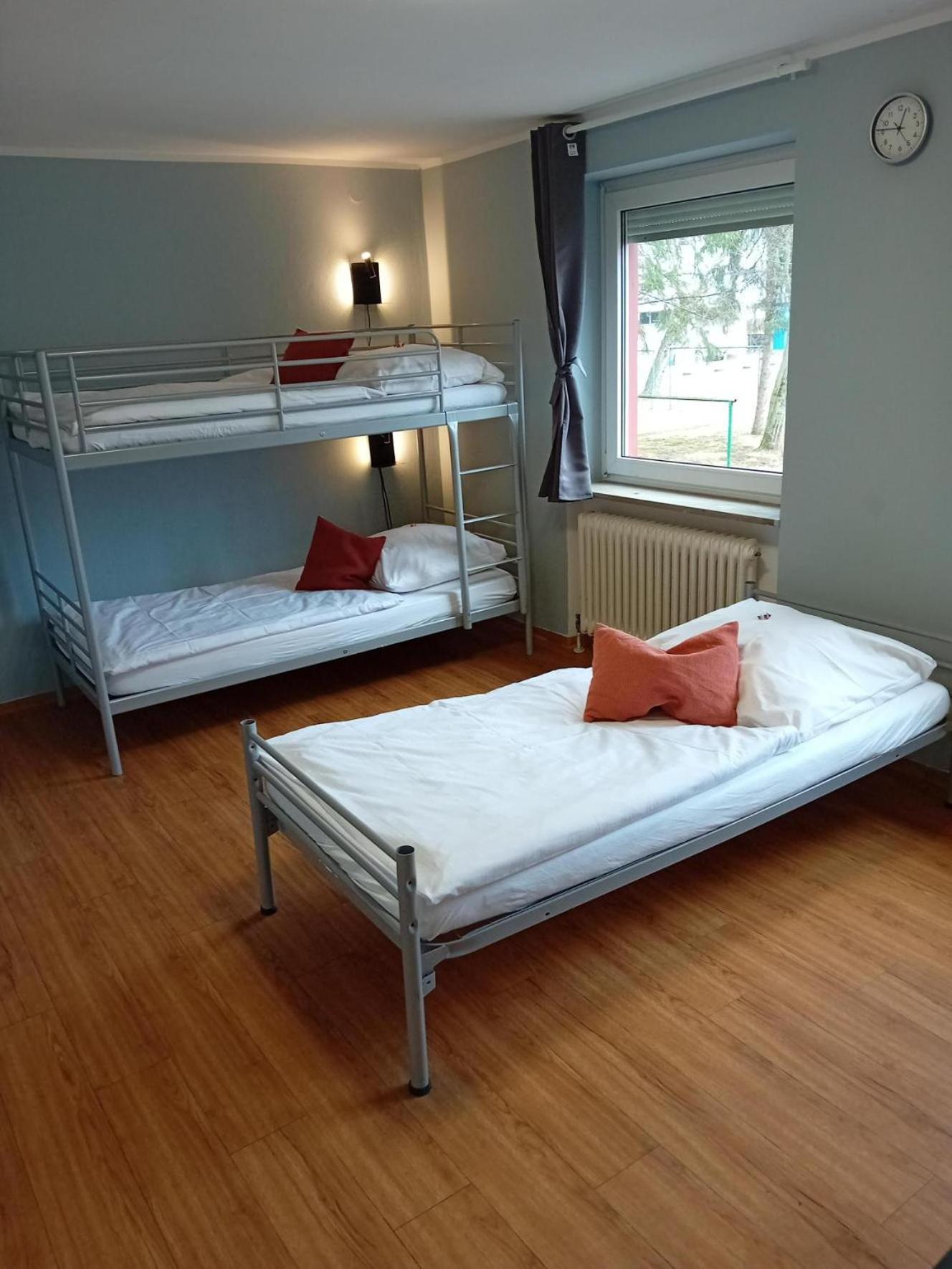 1, 2, Sleep Hostel Nuernberg Messe מראה חיצוני תמונה