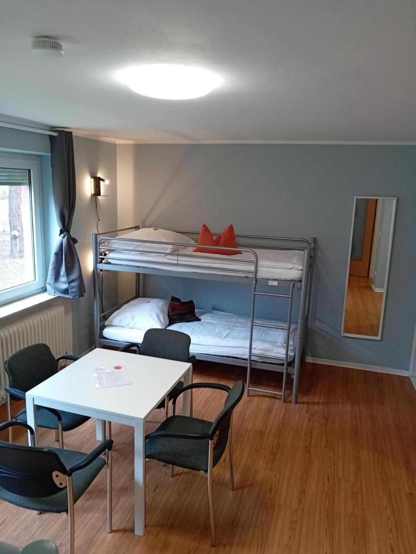 1, 2, Sleep Hostel Nuernberg Messe מראה חיצוני תמונה