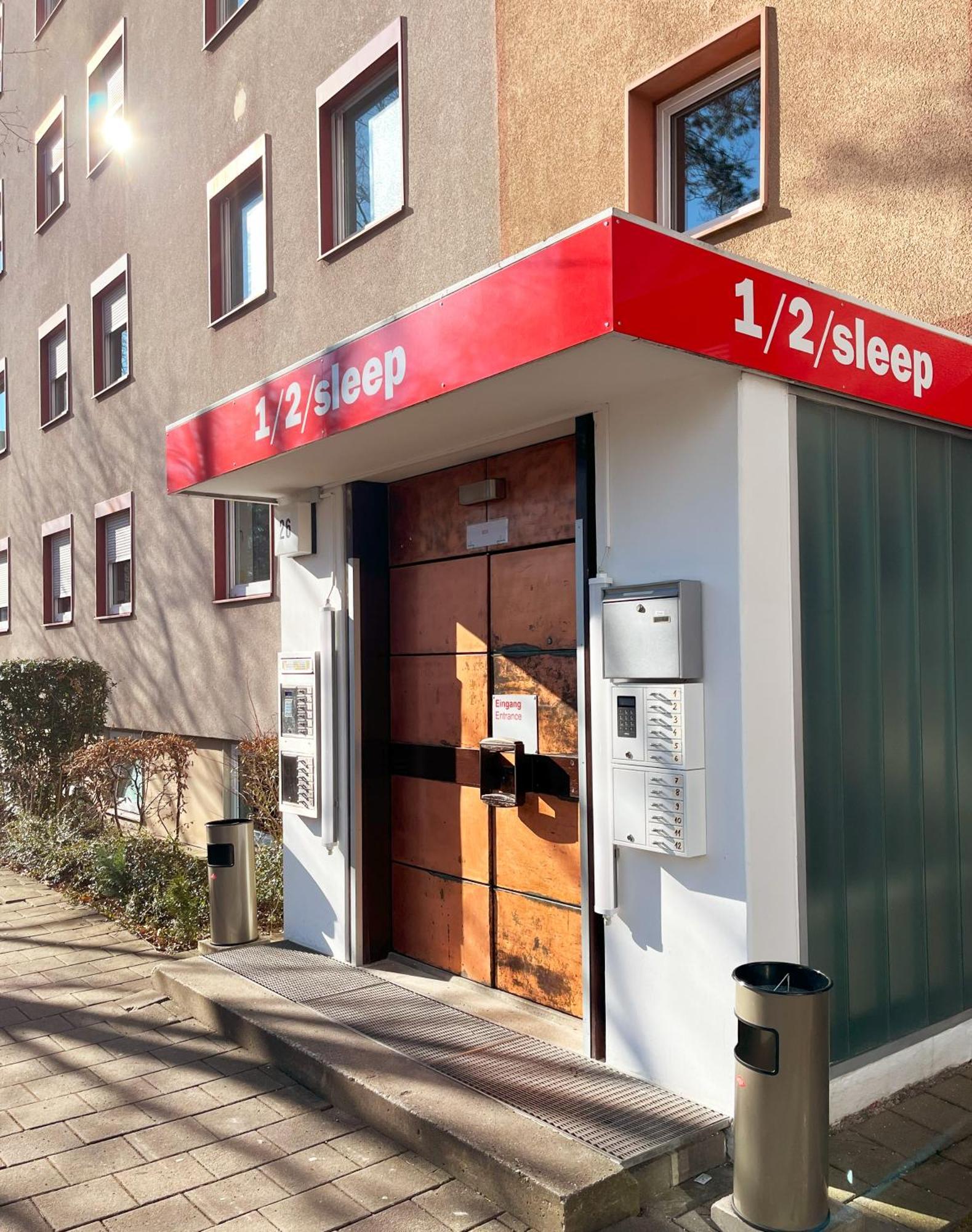 1, 2, Sleep Hostel Nuernberg Messe מראה חיצוני תמונה