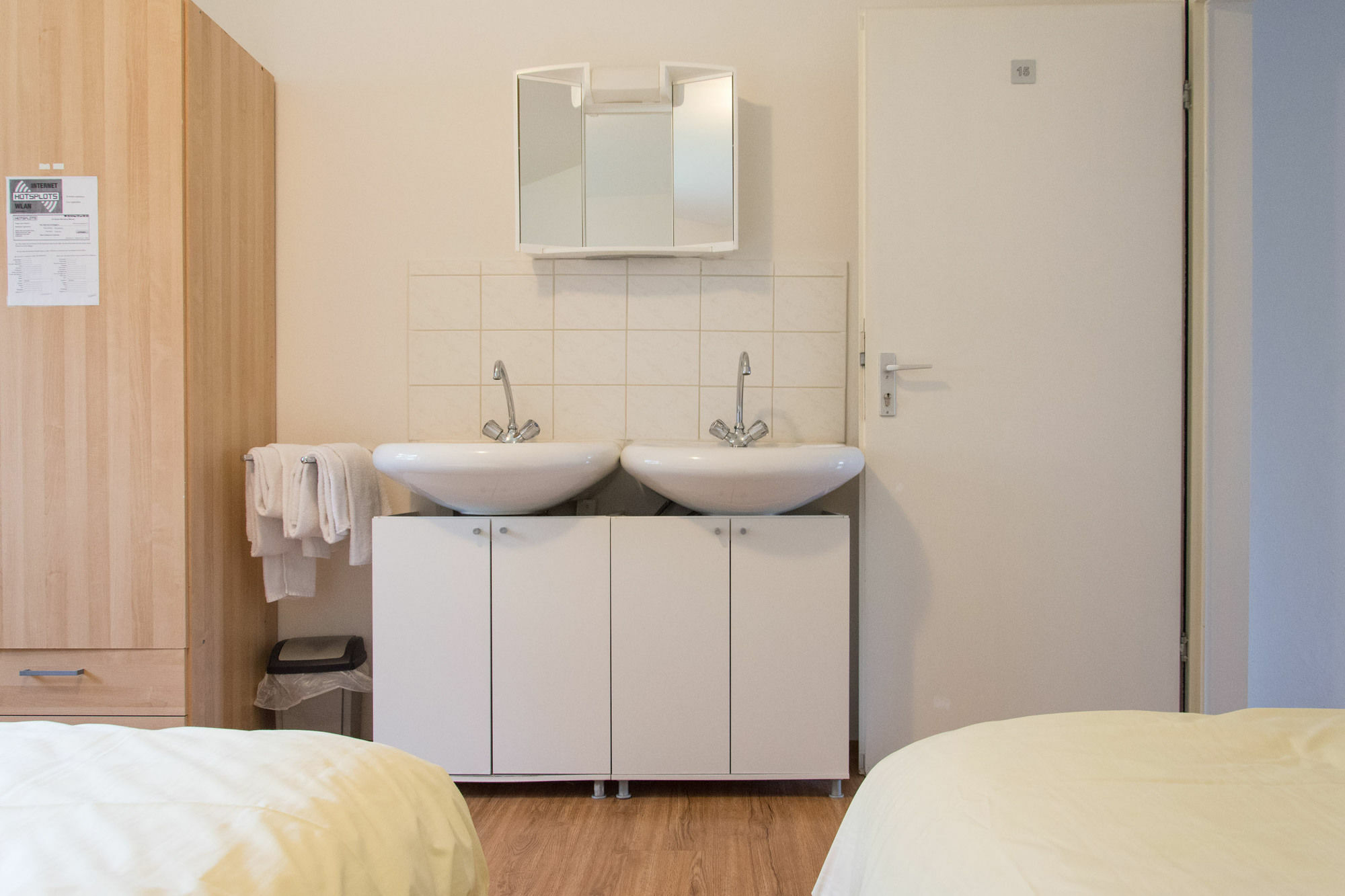1, 2, Sleep Hostel Nuernberg Messe מראה חיצוני תמונה